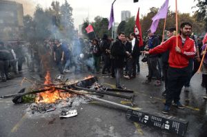 Estudiantes-destrozaron-Santiago-Foto-AFP_LRZIMA20150528_0059_11